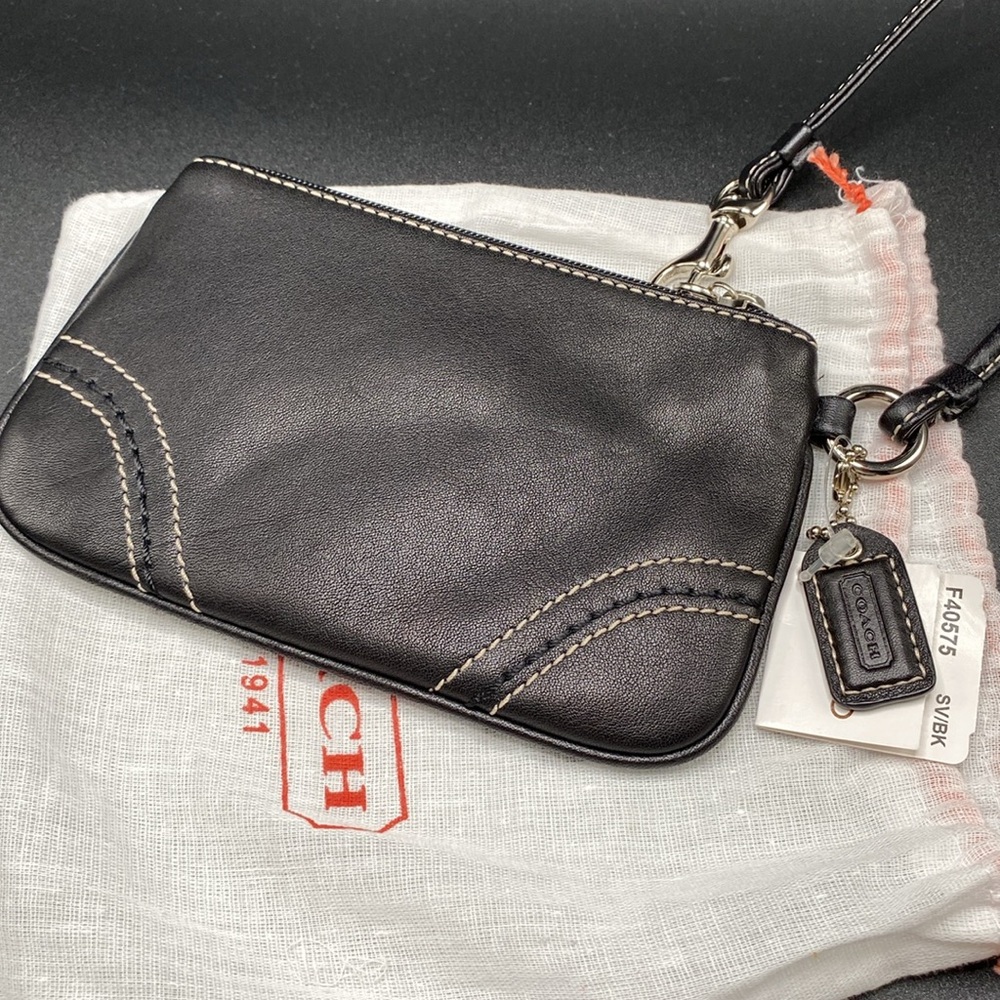 Coach NWT Soho Small Embroidered Leather Wristlet